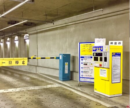 長島地下駐車場入口画像